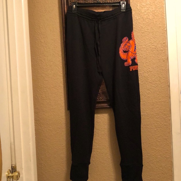 Extremely RARE HTF NWT PINK Victoria’s Secret Sweatpants/Joggers. Medium. - Picture 8 of 15